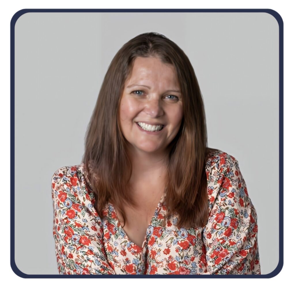 Sasha, specialist couples therapist at Niche Therapists in Blackheath – professional headshot with branded border