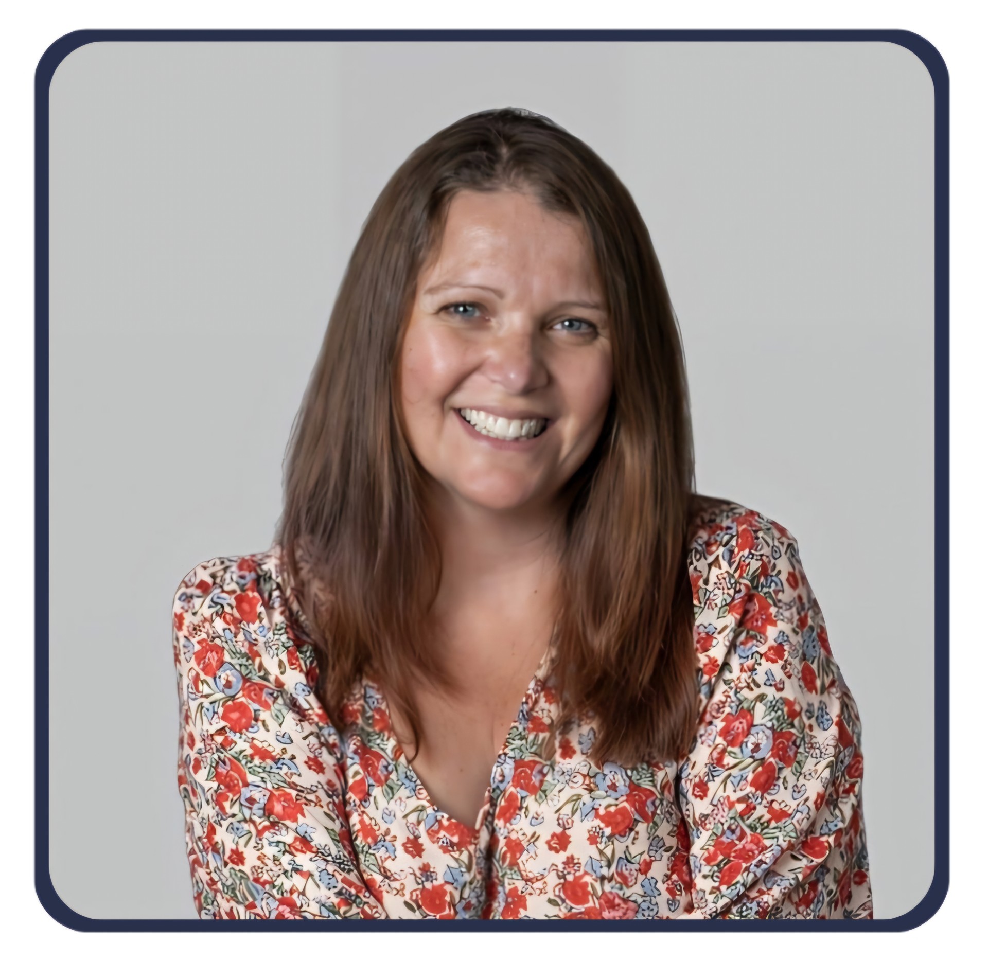 Sasha, specialist couples therapist at Niche Therapists in Blackheath – professional headshot with branded border